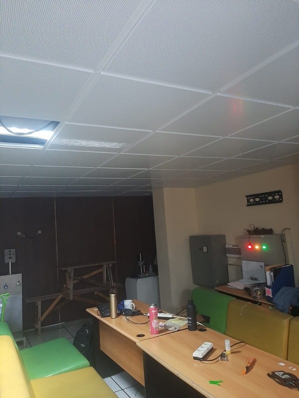 Area Office koridor dan meeting room menggunakan acoustic ceiling